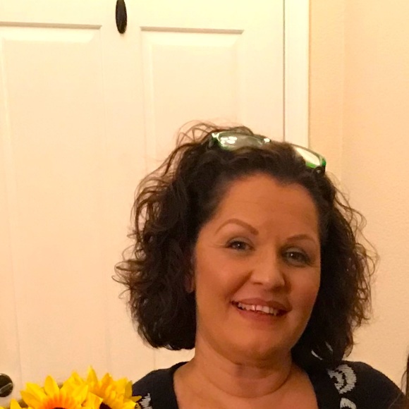 Meet your Posher, Danielle - Picture 1 of 1